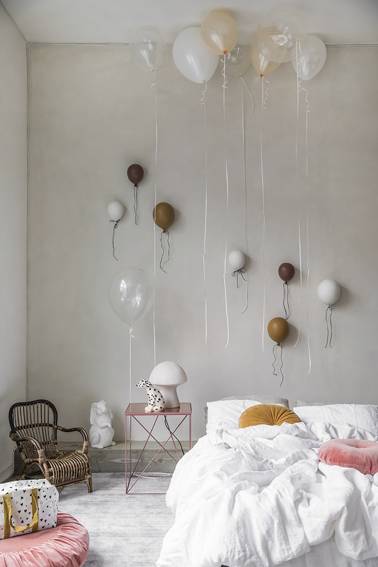 Dekorativa ballonger på väggarna