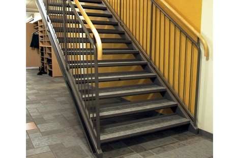 Rak ståltrappa - Se mer på vår hemsida
