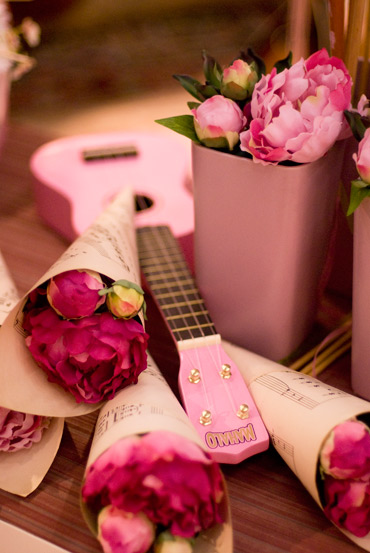 rosa gitarr