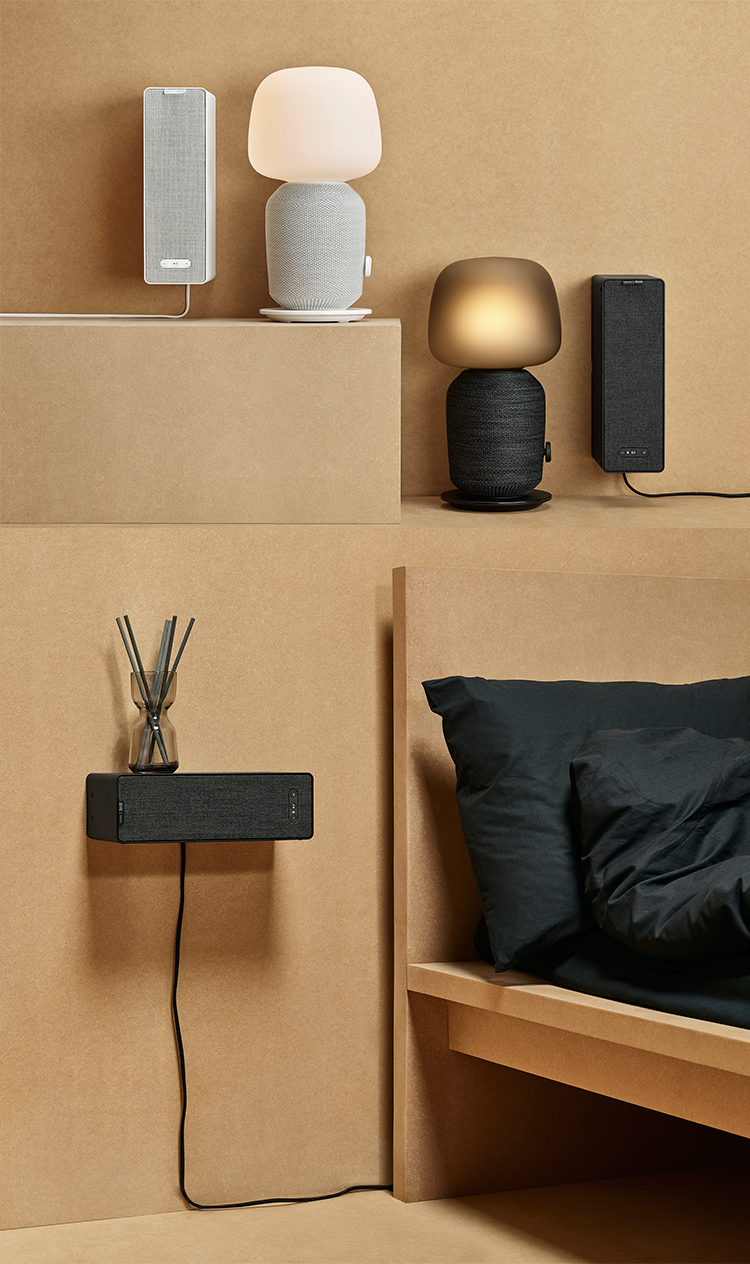 Bordslampa och bokhyllehögtalare Symfonisk Foto: Ikea