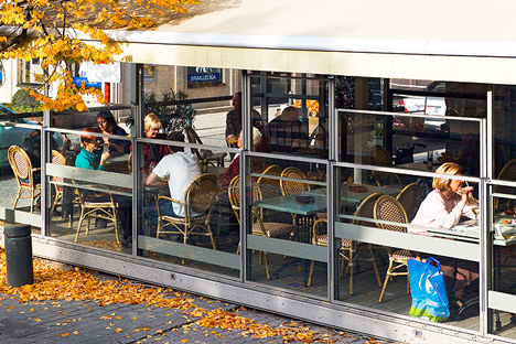 Höj- och sänkbar inglasning -  Café au Lä® - Se mer på vår hemsida